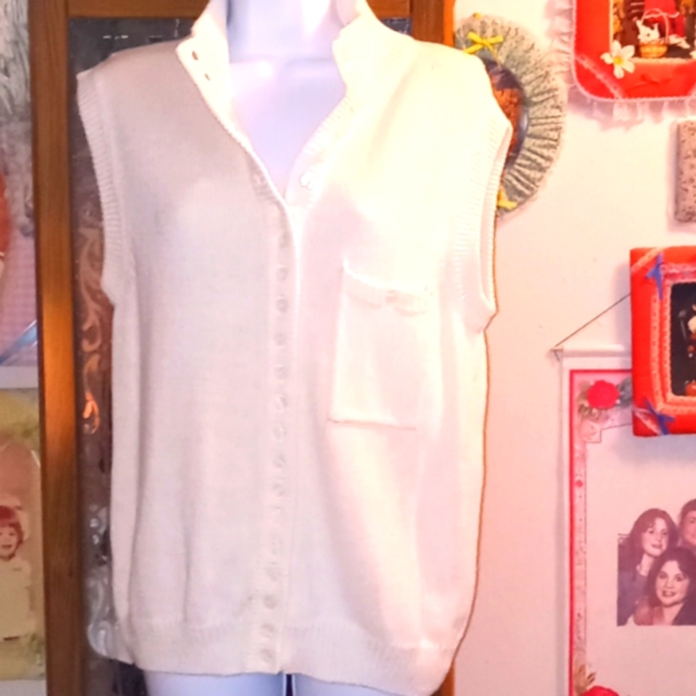 Vintage 80's,White,Sweater Top with Multi-Button Down Front & Bust Pocket🤍💕